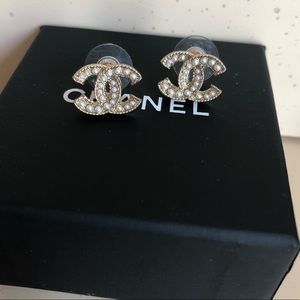 Chanel CC catch of the day earings